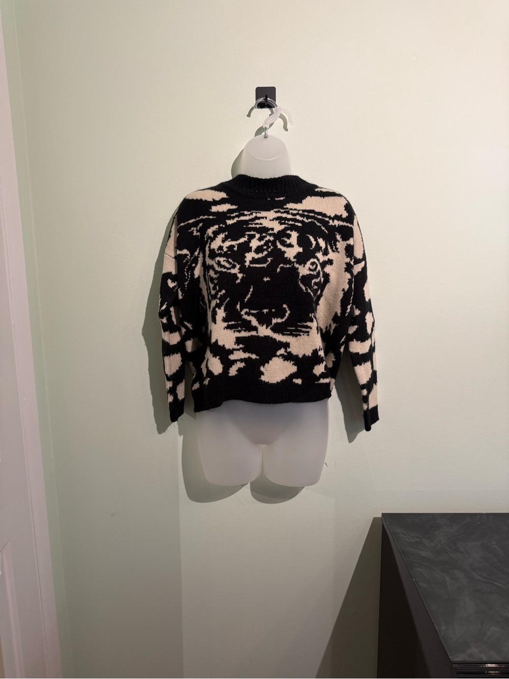 Black and Cream Tiger-Print Women’s Sweater size medium loose fit